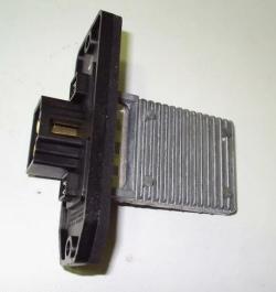 Резистор HYUNDAI HD120, 160, 170, 270, 450 отопителя OE  971757A000